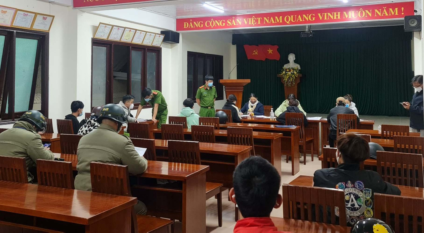 Lập biên bản các trường hợp tụ tập vui chơi ở hồ Tuyền Lâm Lập biên bản các trường hợp tụ tập vui chơi ở hồ Tuyền Lâm