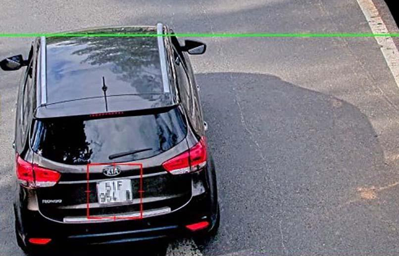 Một trong chiếc ô tô vượt chốt dưới chân đèo Prenn và Mimosa Một trong chiếc ô tô vượt chốt dưới chân đèo Prenn và Mimosa