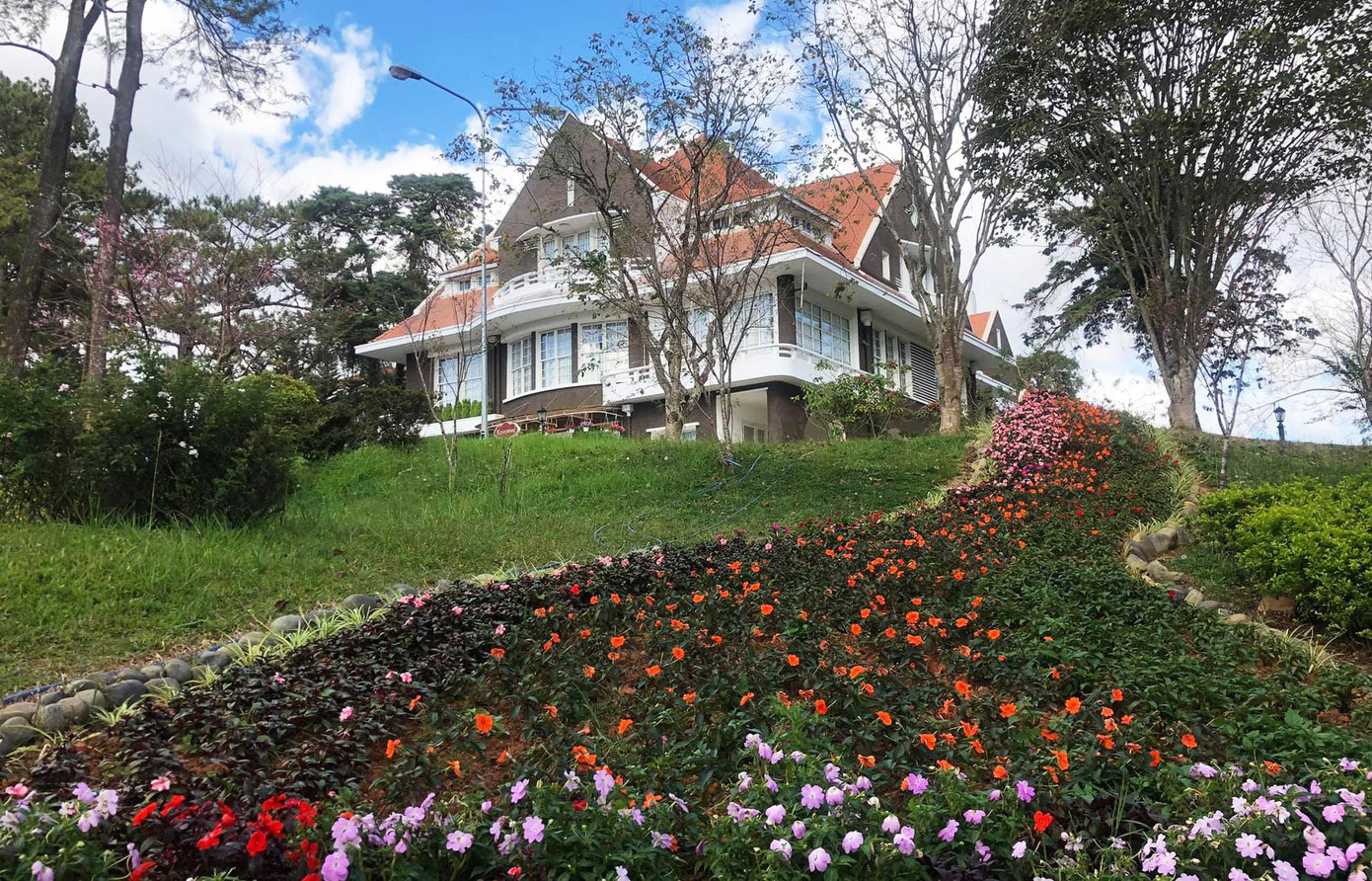 Nhiều ngôi nhà tư nhân, khách sạn rực rỡ sắc hoa Nhiều ngôi nhà tư nhân, khách sạn rực rỡ sắc hoa