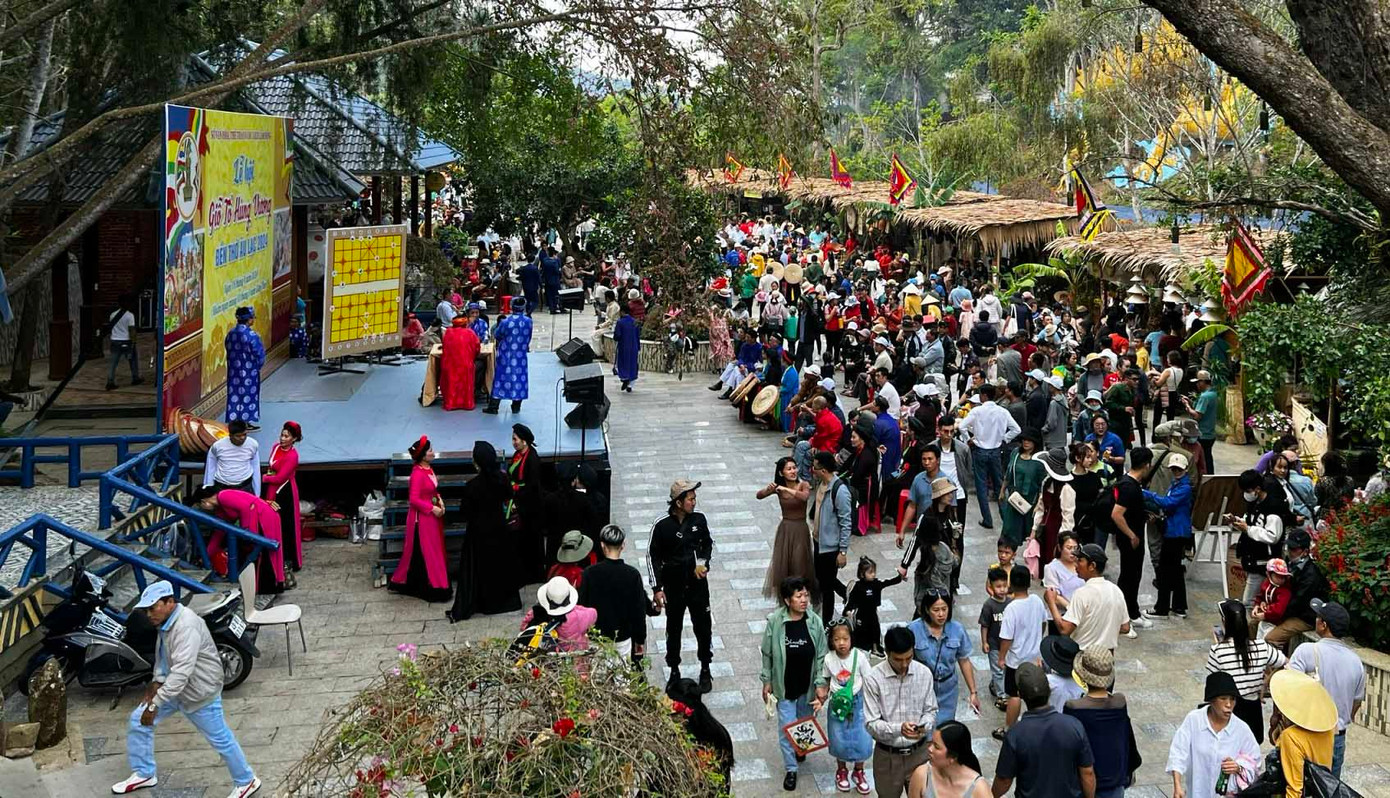 Hàng nghìn người tham dự lễ hội Giỗ Tổ tại TP Đà Lạt.
