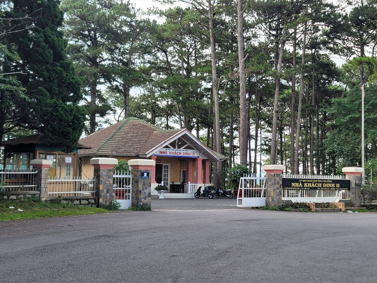 Dinh II đang được sử dụng làm nhà khách của UBND tỉnh Lâm Đồng