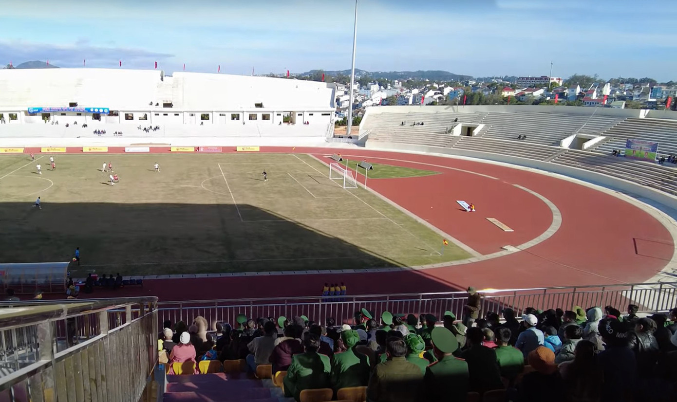 Vì nhu cầu bức bách, SVĐ Đà Lạt vẫn được đưa vào sử dụng dù một số hạng mục xây dựng còn dở dang