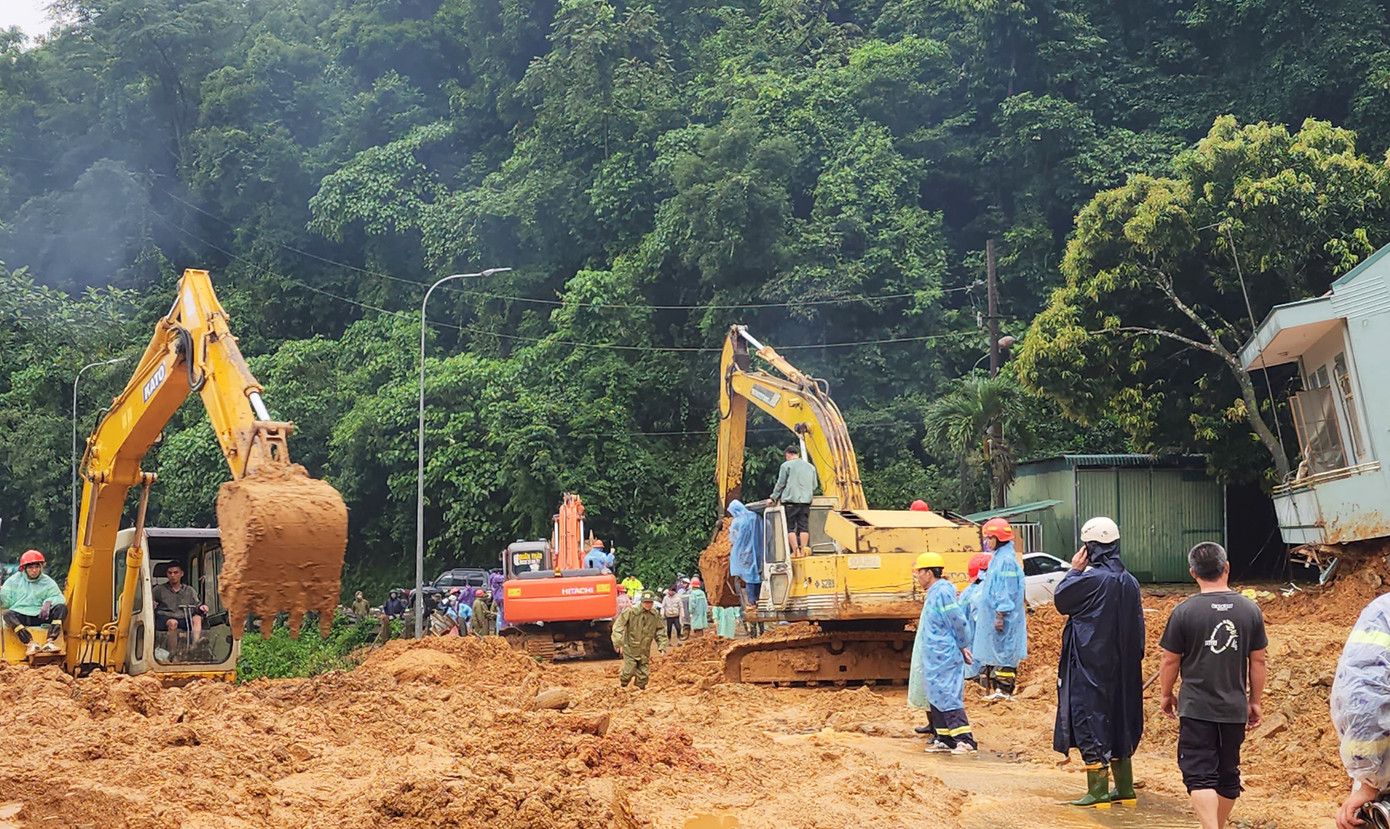 Nơi 3 cán bộ CSGT bị đất đá vùi lấp dẫn đến tử vong Nơi 3 cán bộ CSGT bị đất đá vùi lấp dẫn đến tử vong