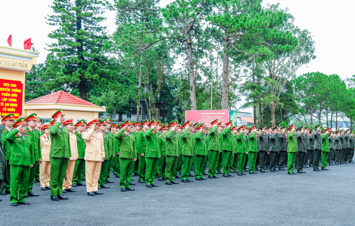 Công an Lâm Đồng phát động phong trào thi đua học tập tấm gương 3 CSGT anh dũng hy sinh Công an Lâm Đồng phát động phong trào thi đua học tập tấm gương 3 CSGT anh dũng hy sinh