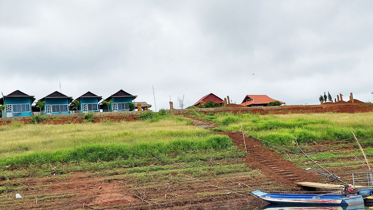 Các công trình xây dựng không phép tại khu du lịch "chui" của "Hoàn Xuyến" Các công trình xây dựng không phép tại khu du lịch "chui" của "Hoàn Xuyến"