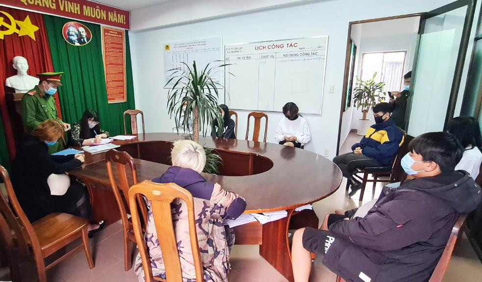 Lập biên bản những người không đeo khẩu trang