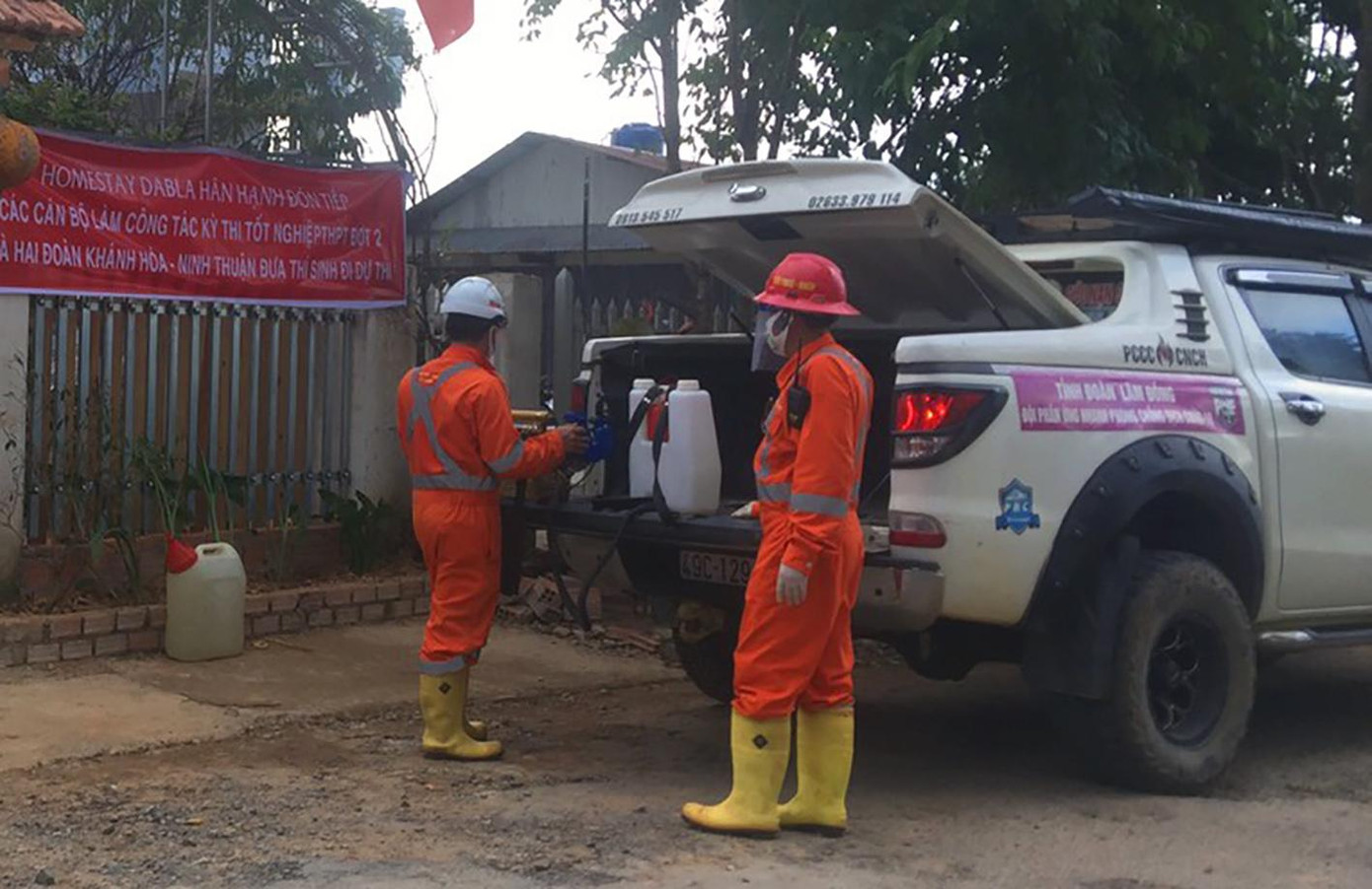 Lên đường đi khử khuẩn phòng chống COVID-19