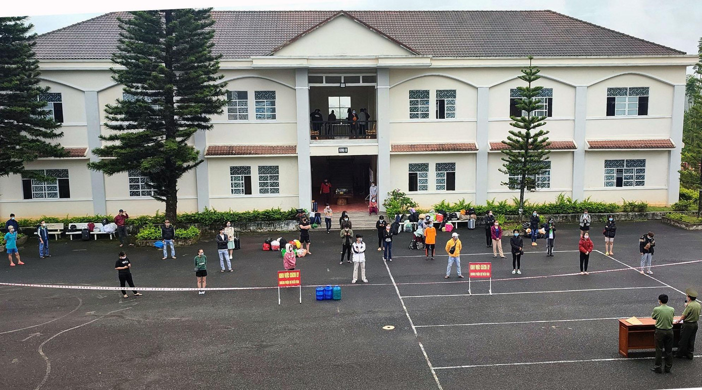 Trung tâm tiếp nhận nhiều người vào cách ly Trung tâm tiếp nhận nhiều người vào cách ly