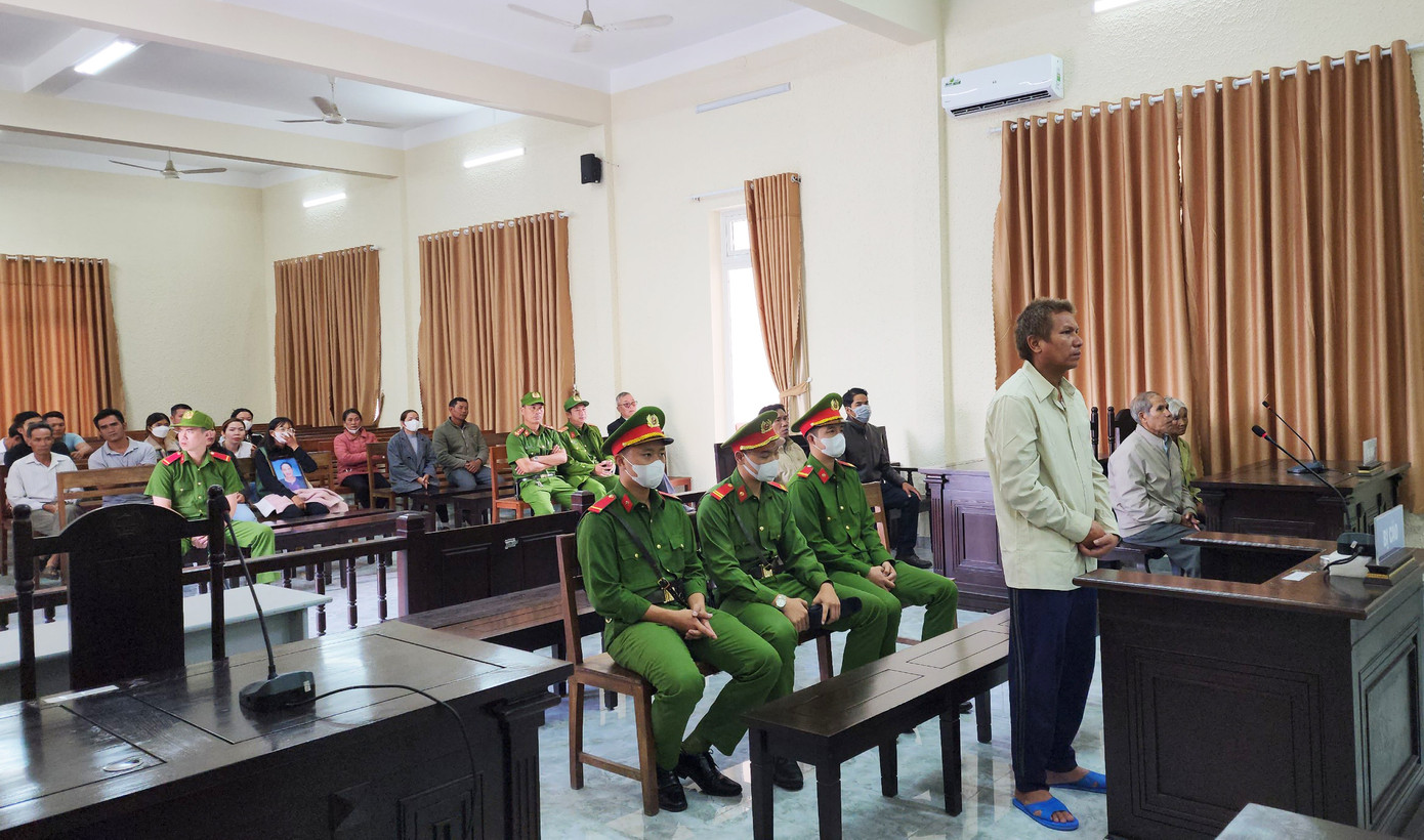 Quang cảnh phiên tòa xét xử bị cáo Nay Y Tá Quang cảnh phiên tòa xét xử bị cáo Nay Y Tá