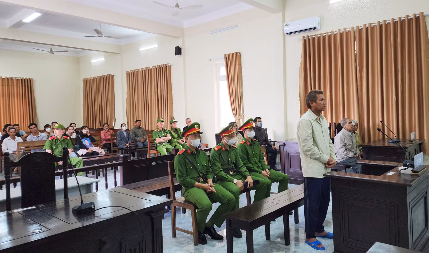 Quang cảnh phiên tòa xét xử bị cáo Nay Y Tá Quang cảnh phiên tòa xét xử bị cáo Nay Y Tá