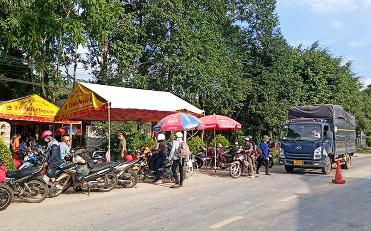 Tăng cường kiểm tra các trường hợp qua chốt kiểm soát Tăng cường kiểm tra các trường hợp qua chốt kiểm soát