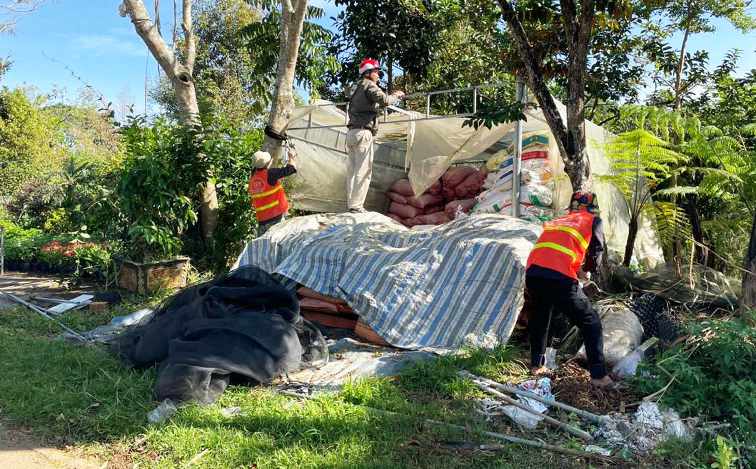 Lực lượng chức năng tháo dỡ công trình xây dựng trái phép ở phường 1, TP. Bảo Lộc. Lực lượng chức năng tháo dỡ công trình xây dựng trái phép ở phường 1, TP. Bảo Lộc.