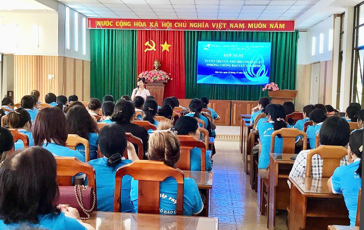 Hội Phụ nữ TP Bảo Lộc phối hợp tuyên truyền về bình đẳng giới, phòng chống bạo lực gia đình