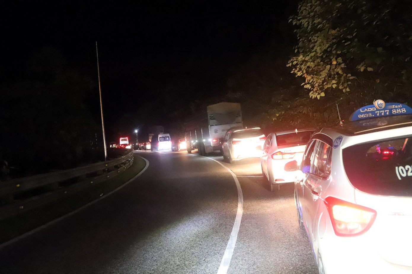 Kẹt xe trên đèo Bảo Lộc