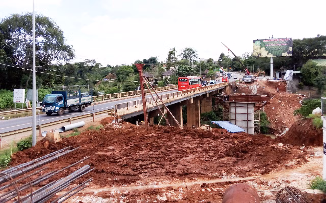 Công trình thi công cầu Đại Nga bị phản ánh làm ảnh hưởng đến công trình thủy văn quốc gia