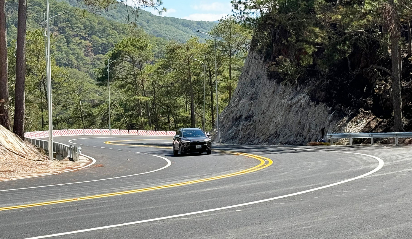 Sau khi mở rộng, đèo Prenn vẫn giữ được những đường cong thơ mộng