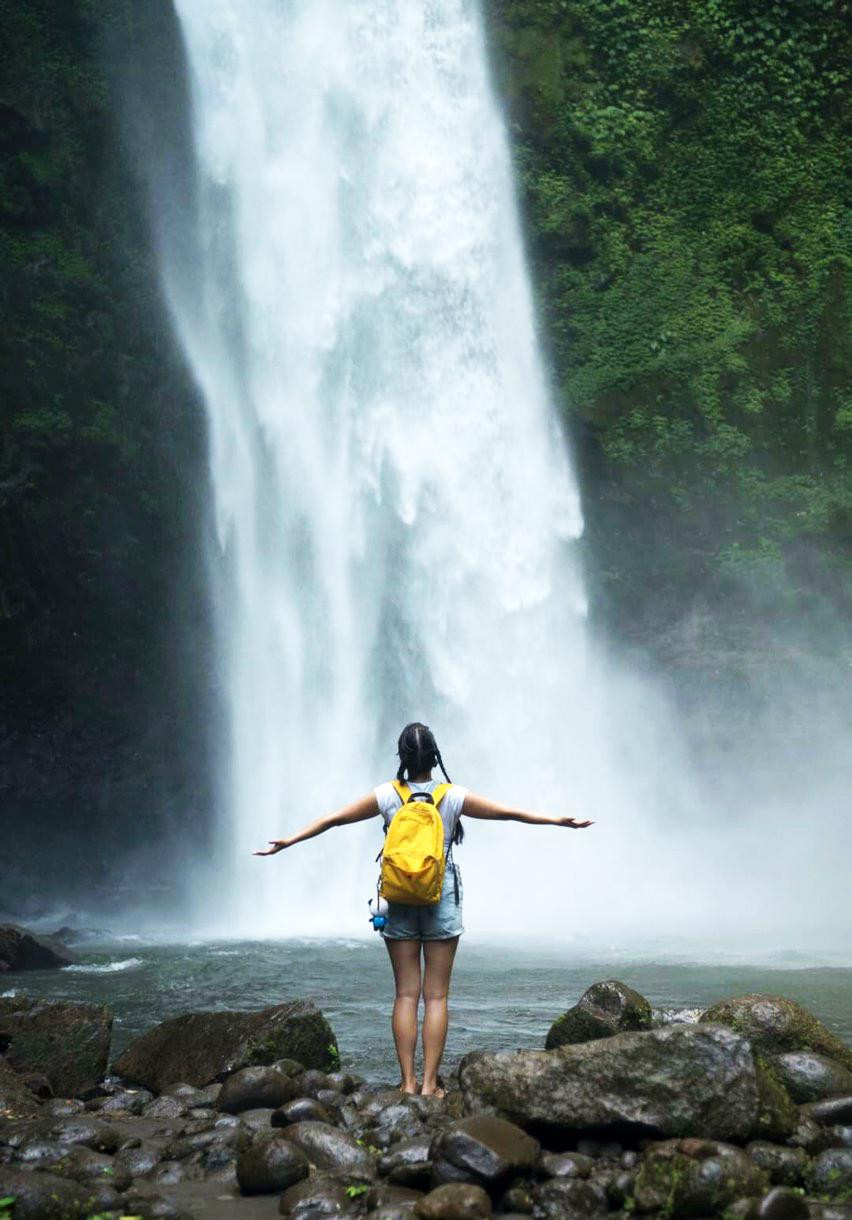 Bụi nước như sương khói khiến thác nước trở nên huyền ảo Bụi nước như sương khói khiến thác nước trở nên huyền ảo