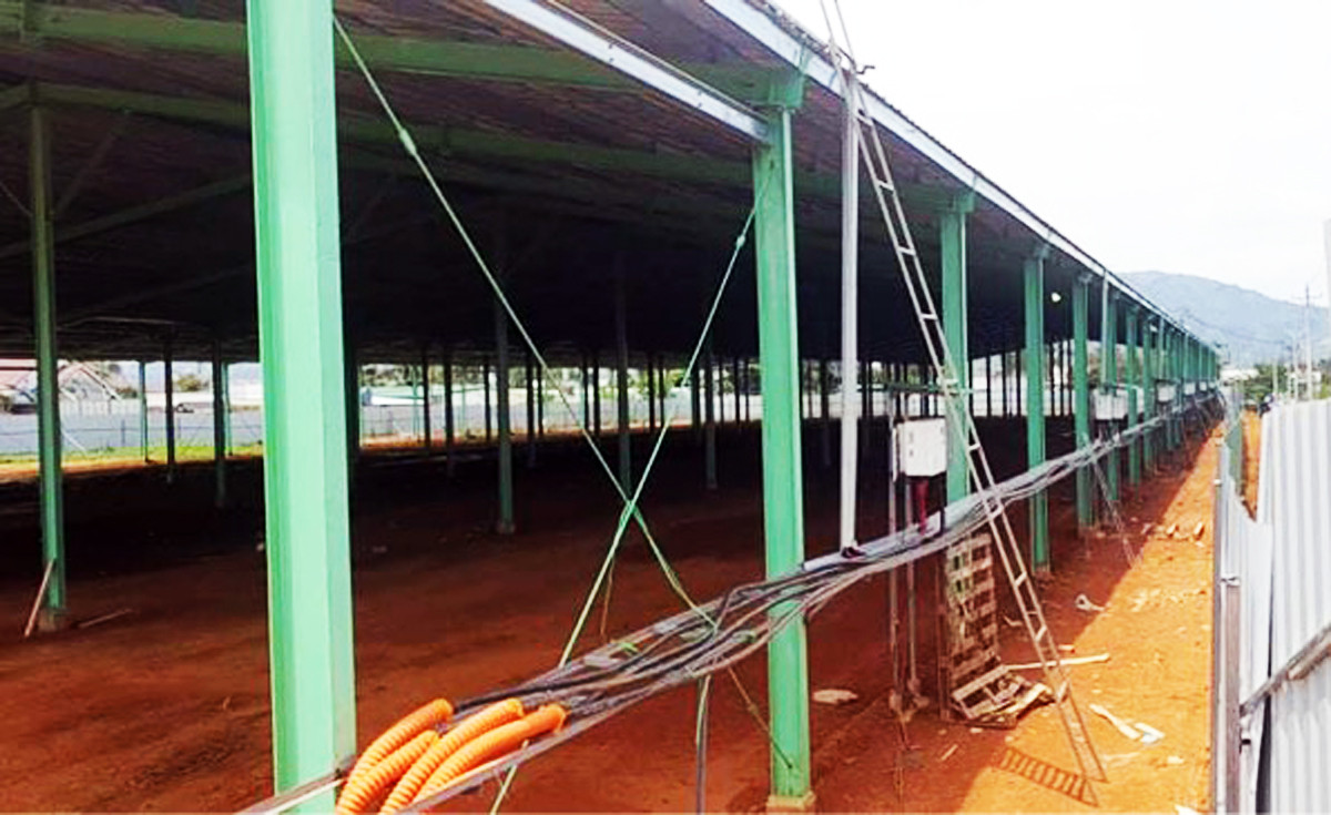 Một công trình điện năng lượng mặt trời áp mái không phép.