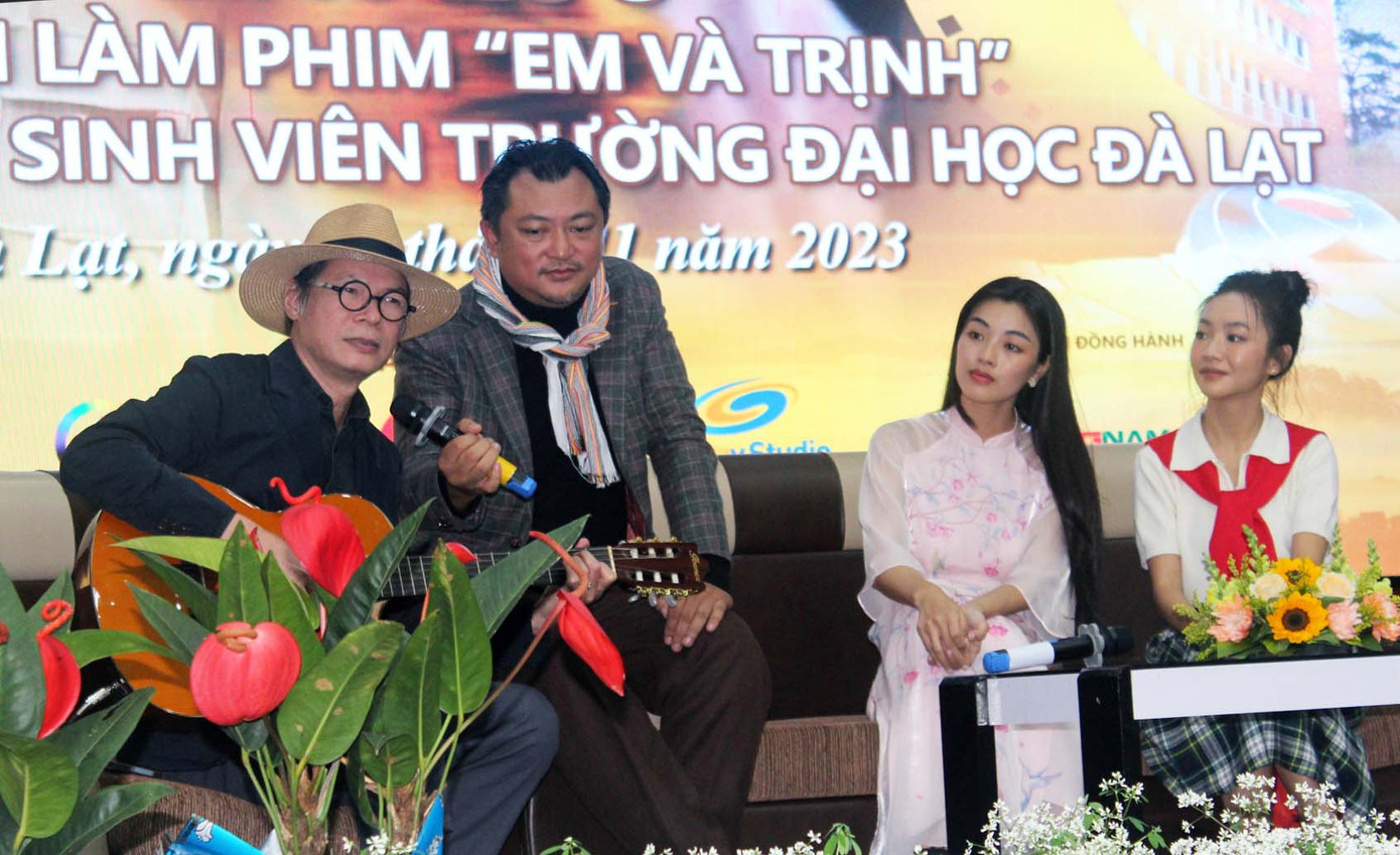Đoàn làm phim Em và Trịnh giao lưu với sinh viên Đại học Đà Lạt.