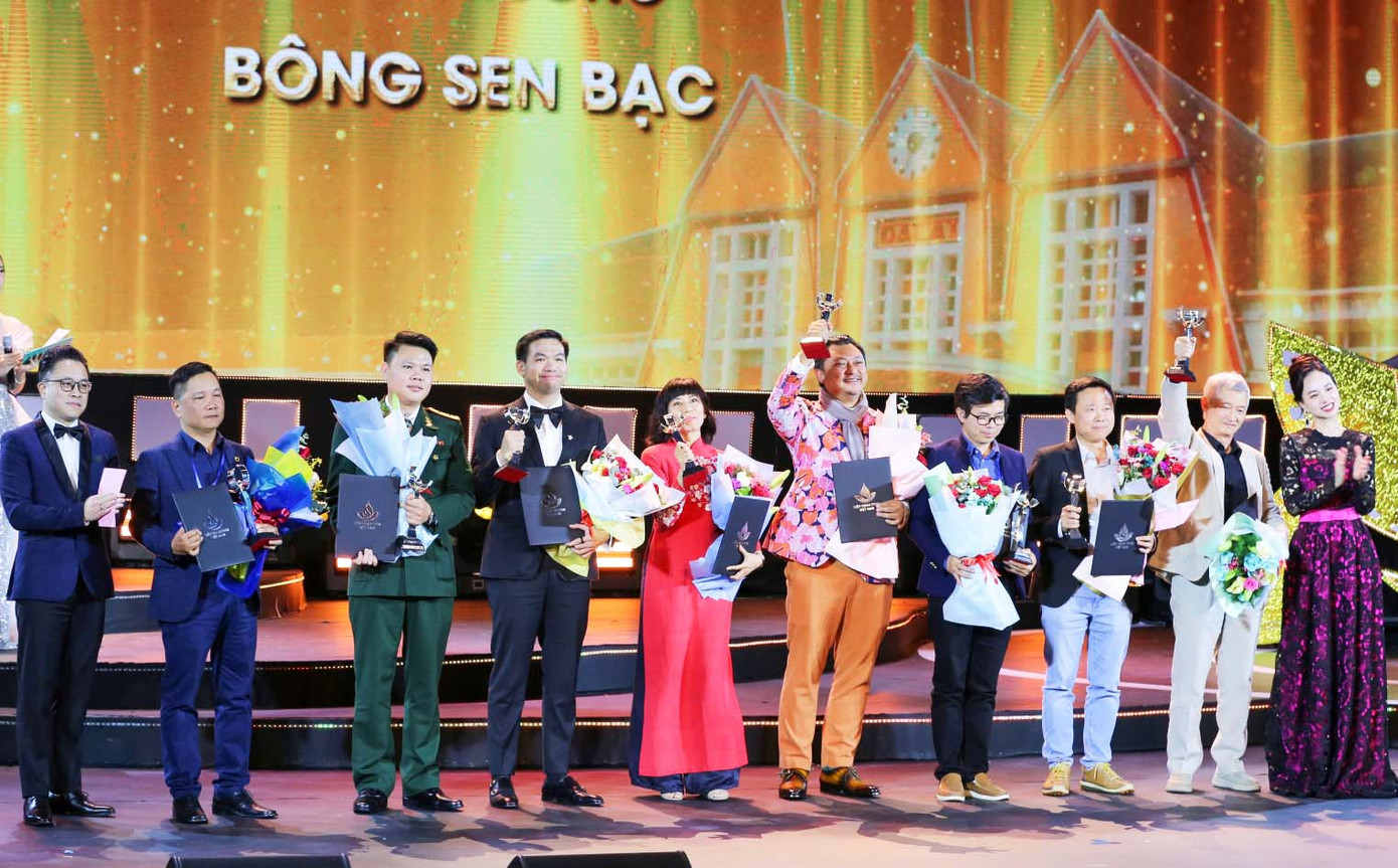 Em và Trịnh được trao Bông sen Bạc.