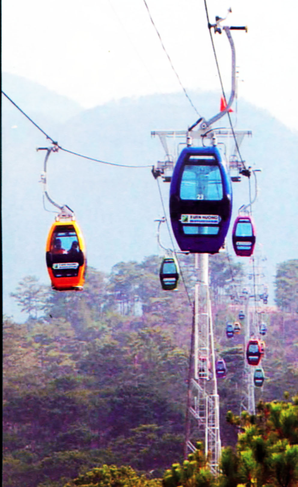 Kiểm tra việc đảm bảo an toàn cho du khách khi sử dụng dịch vụ cáp treo