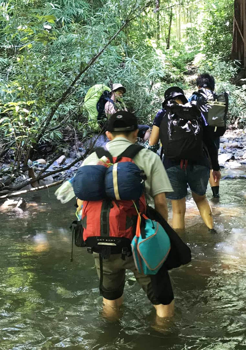 Trải nghiệm hành trình vượt suối băng rừng