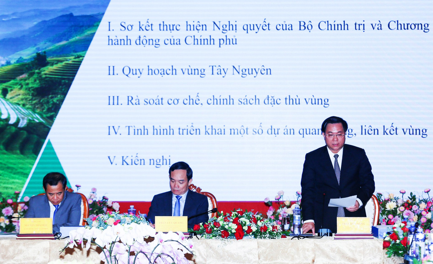 Đại diện Bộ Kế hoạch và Đầu tư trình bày nội dung Quy hoạch vùng Tây Nguyên