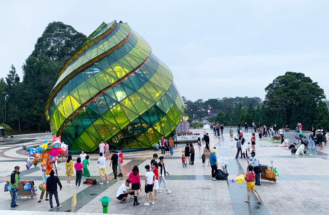 Quảng trường Lâm Viên luôn tấp nập du khách Quảng trường Lâm Viên luôn tấp nập du khách
