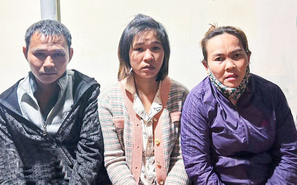 Nhóm đối tượng bị Công an TP Đà Lạt bắt giữ vì móc túi du khách