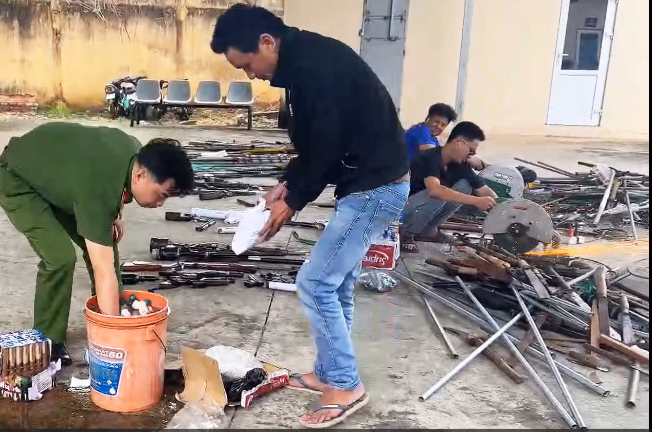 Tiêu hủy vũ khí, vật liệu nổ tại huyện Đức Trọng Tiêu hủy vũ khí, vật liệu nổ tại huyện Đức Trọng