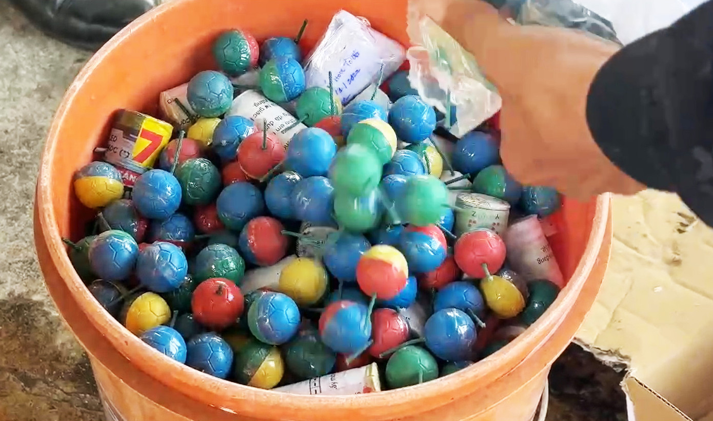 Ngâm nước tiêu hủy pháo