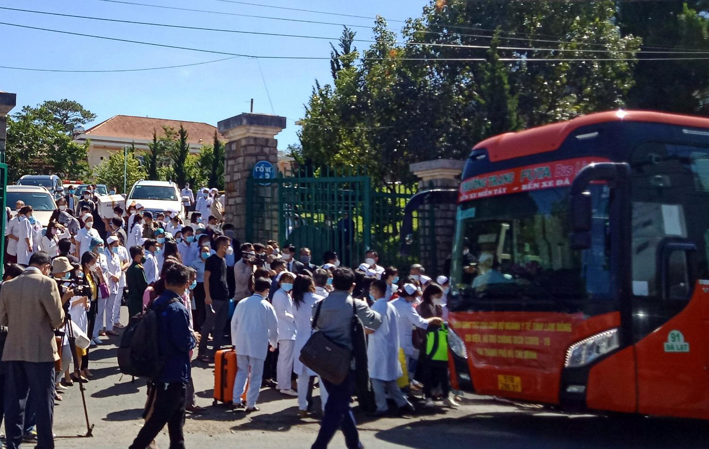 50 cán bộ Y tế Lâm Đồng đi chi viện cho TP.HCM