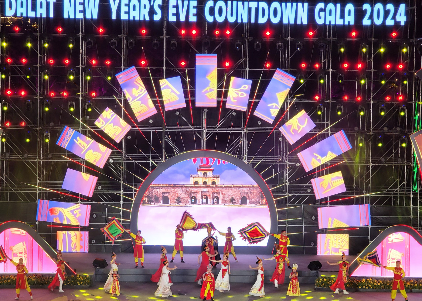 Một tiết mục trong chương trình lễ hội âm nhạc chào năm mới ở Đà Lạt Một tiết mục trong chương trình lễ hội âm nhạc chào năm mới ở Đà Lạt