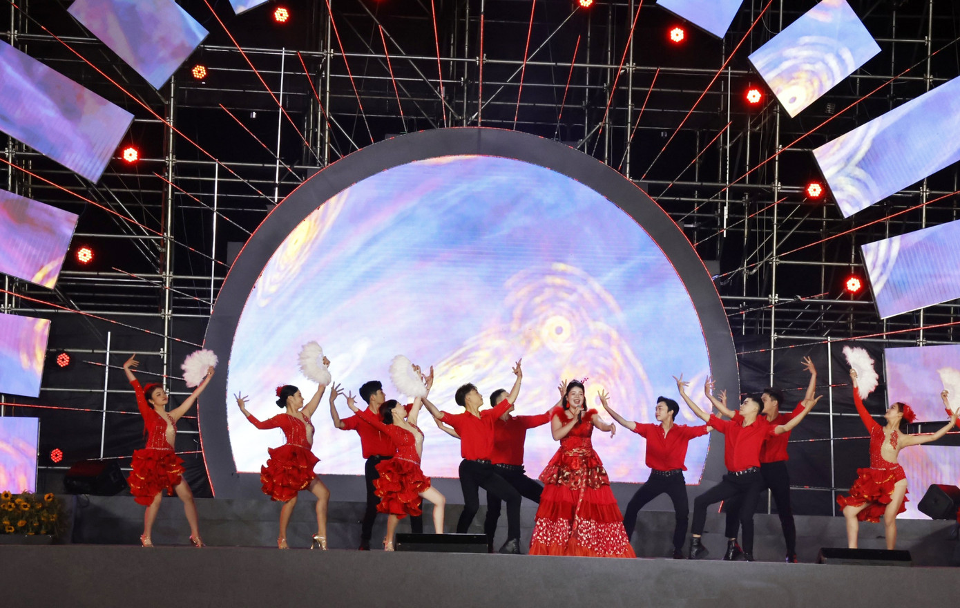 Tiết mục mãn nhãn. Tiết mục mãn nhãn.