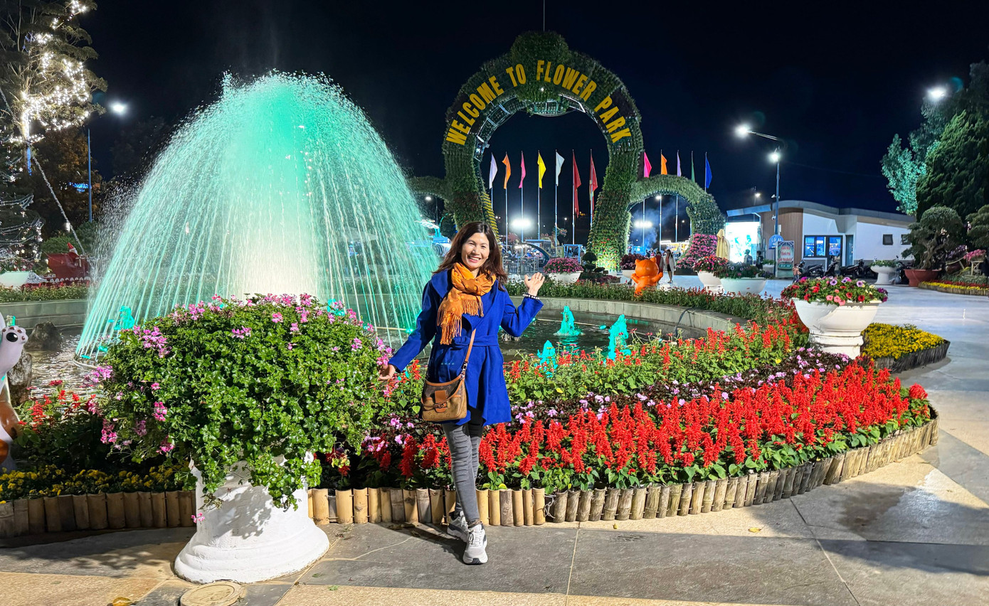 Mở cửa khu du lịch Vườn hoa Đà Lạt vào ban đêm cho thực khách tham quan. Mở cửa khu du lịch Vườn hoa Đà Lạt vào ban đêm cho thực khách tham quan.