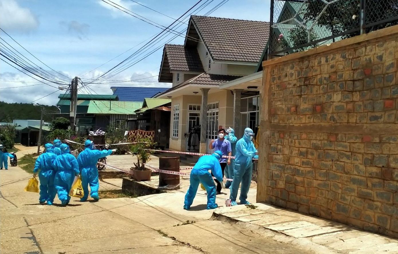 Khẩn trương điều tra dịch tễ tại xã có dịch Khẩn trương điều tra dịch tễ tại xã có dịch