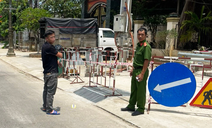 L. bị bắt cùng chiếc xe tang vật L. bị bắt cùng chiếc xe tang vật