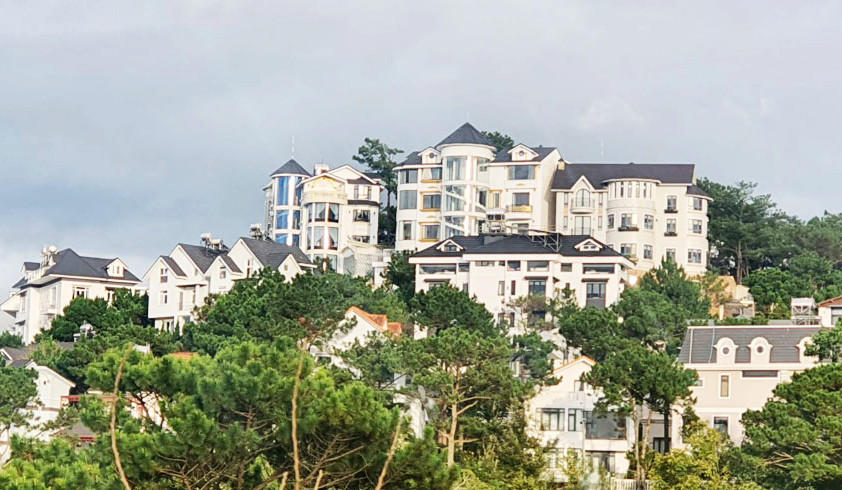 Cụm công trình trên đỉnh đồi của dự án khu du lịch Nam Hồ Cụm công trình trên đỉnh đồi của dự án khu du lịch Nam Hồ