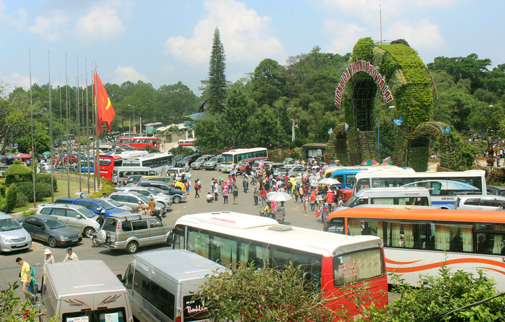 Vườn hoa Đà Lạt đông nghẹt dịp lễ Tết.