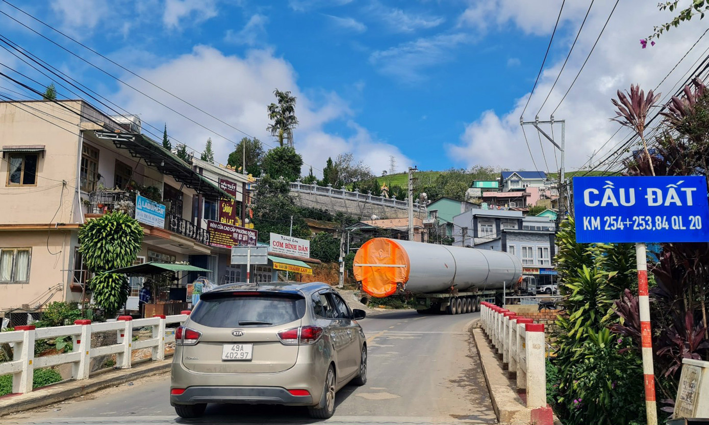 Dự án điện gió này nằm trên địa bàn Cầu Đất thuộc xã Trạm Hành