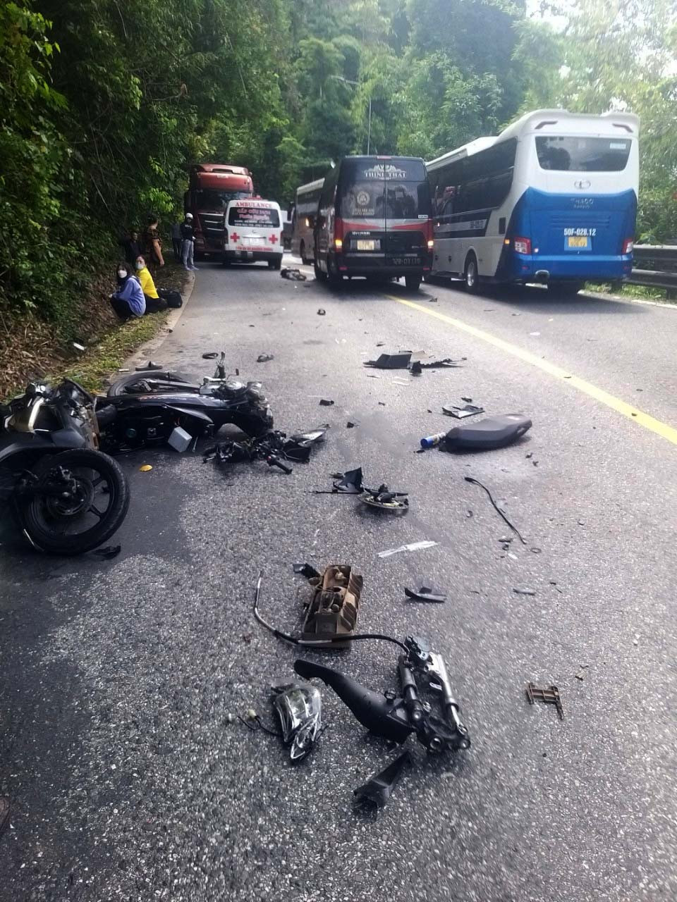 Xe máy biến dạng sau vụ tai nạn giao thông Xe máy biến dạng sau vụ tai nạn giao thông