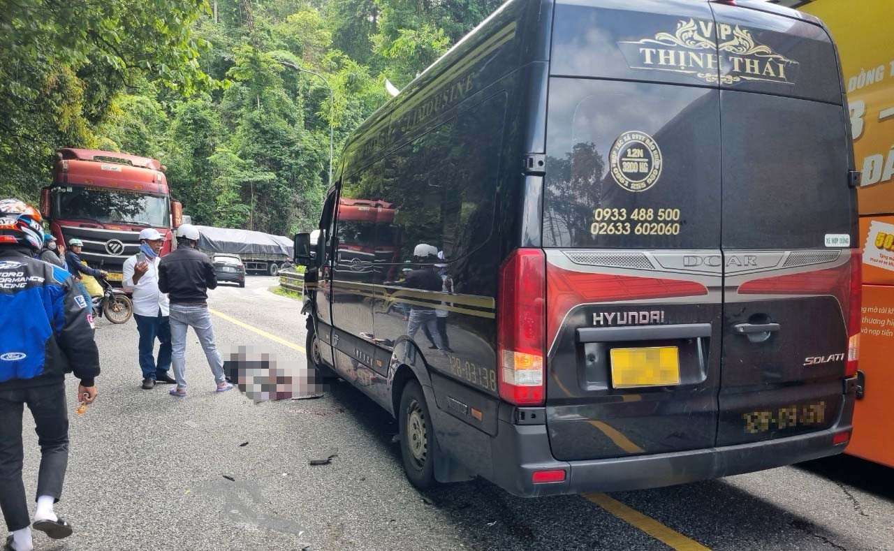 Hiện trường vụ tai nạn trên đèo Bảo Lộc Hiện trường vụ tai nạn trên đèo Bảo Lộc