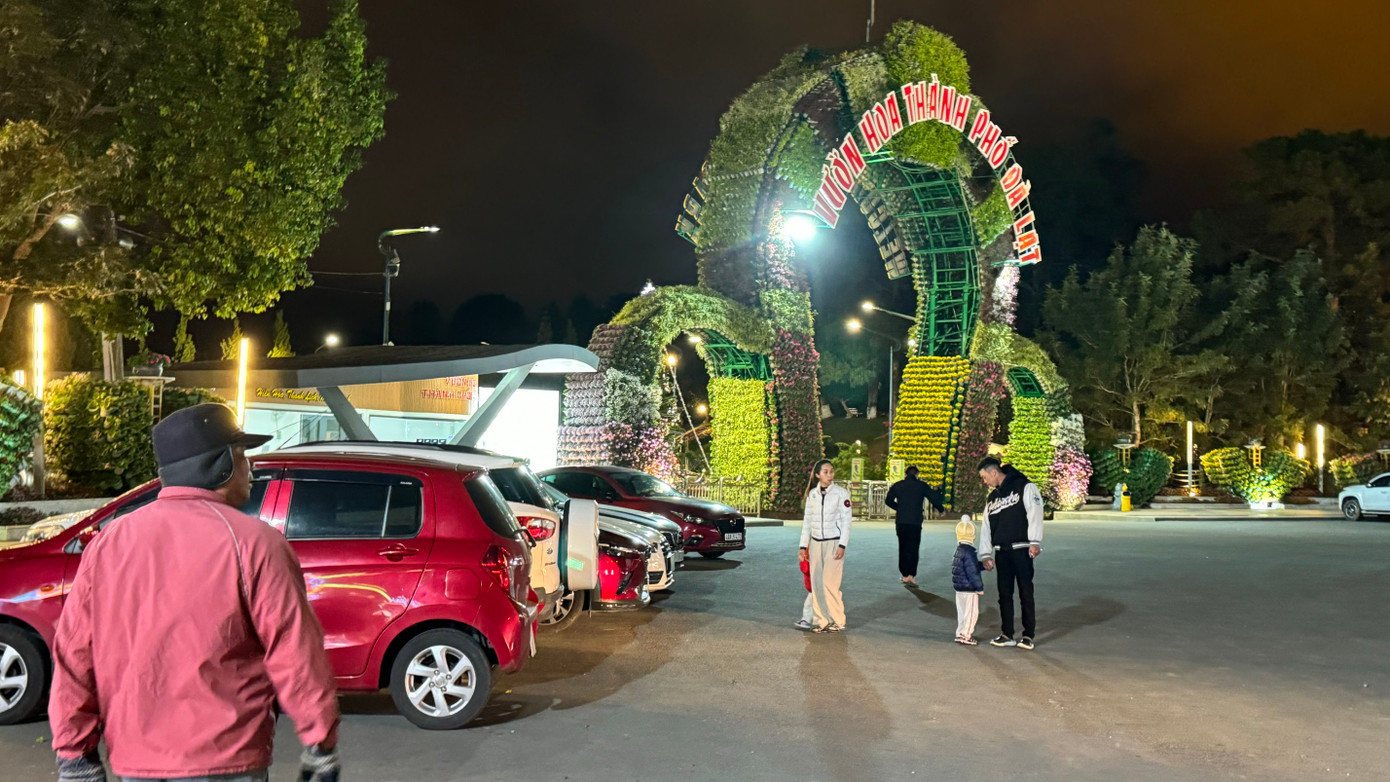 Vườn hoa Đà Lạt thí điểm mở cửa đón khách vào ban đêm. Vườn hoa Đà Lạt thí điểm mở cửa đón khách vào ban đêm.