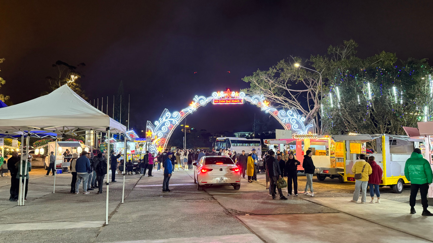 Khu A được đưa vào hoạt động đầu tiên. Khu A được đưa vào hoạt động đầu tiên.