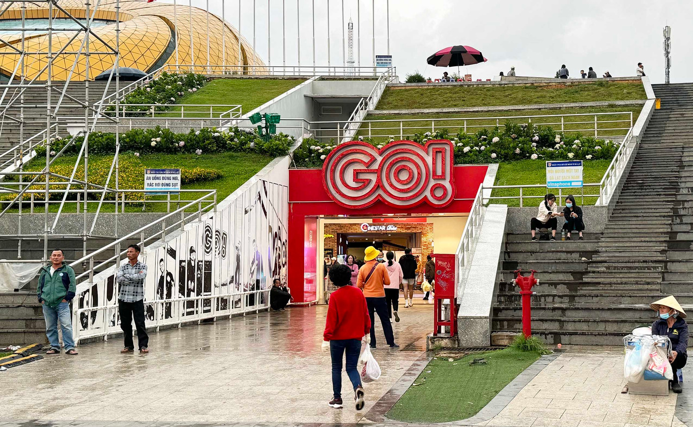 Siêu thị GO! cũng đã hoạt động trở lại.