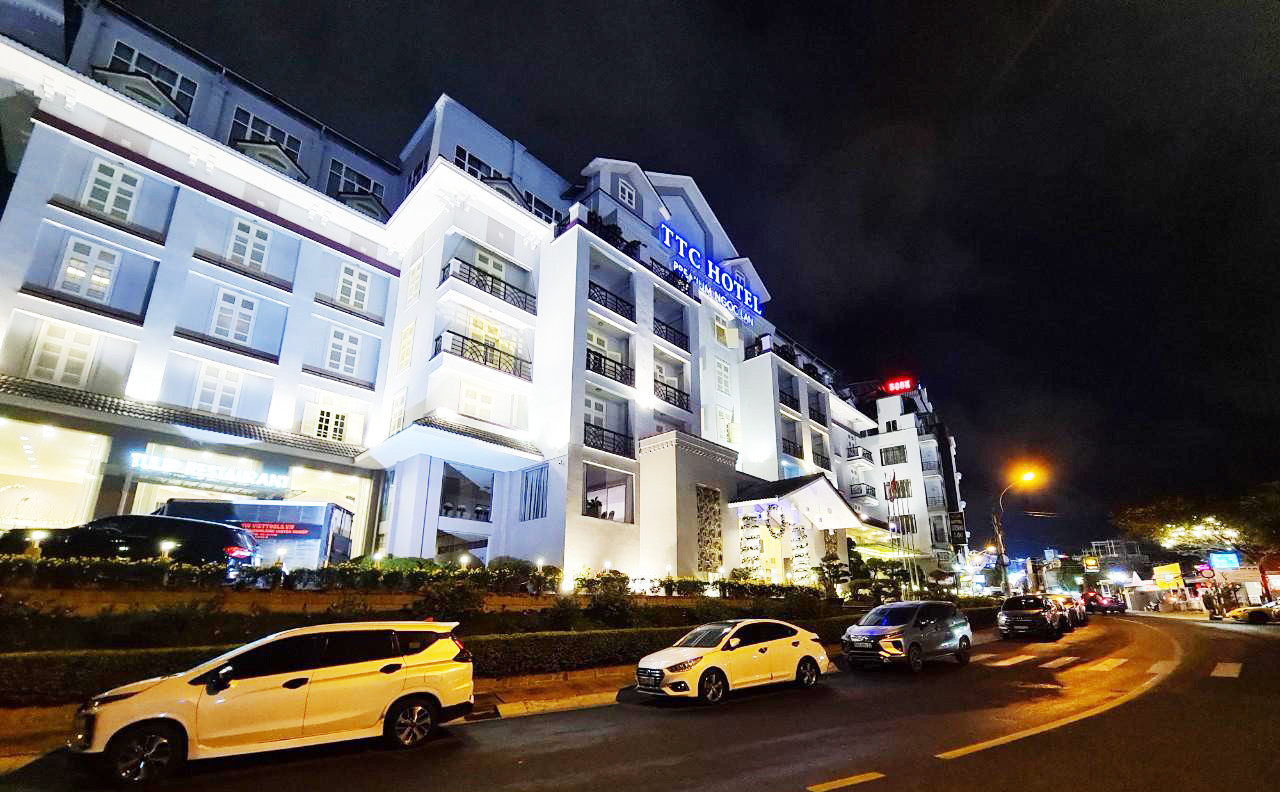 Phố khách sạn đường Nguyễn Chí Thanh luôn thu hút nhiều du khách dịp Tết Nguyên đán. Phố khách sạn đường Nguyễn Chí Thanh luôn thu hút nhiều du khách dịp Tết Nguyên đán.