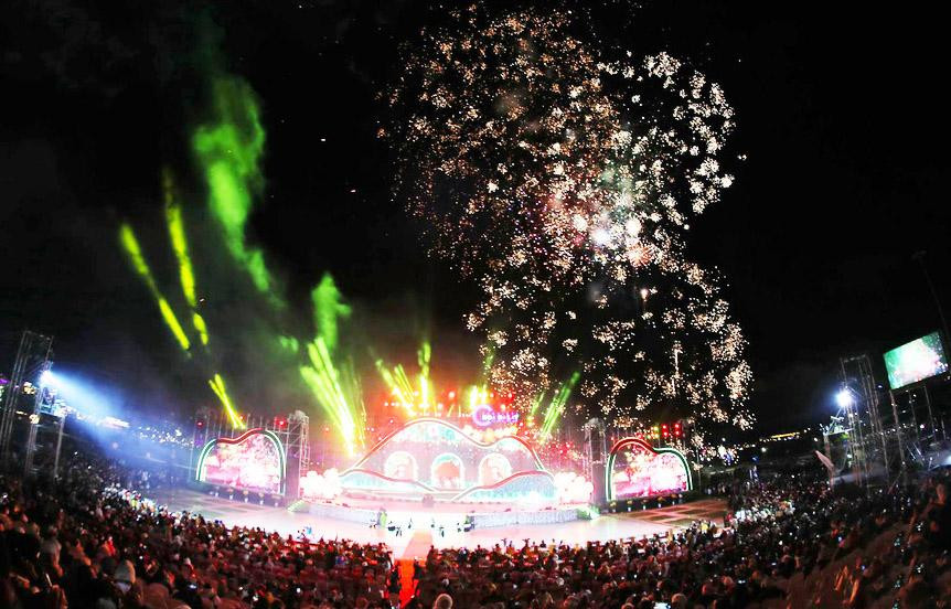 Lung linh sắc màu đêm hội