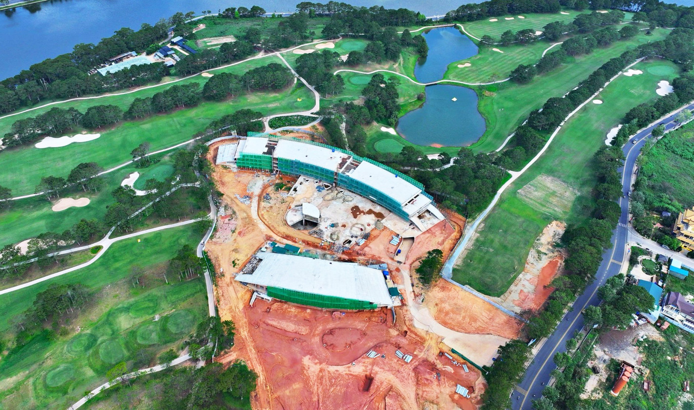 Chủ đầu tư bị xử phạt vì tự ý chuyển đổi đất rừng phòng hộ sang đất khác để xây nhà. Chủ đầu tư bị xử phạt vì tự ý chuyển đổi đất rừng phòng hộ sang đất khác để xây nhà.