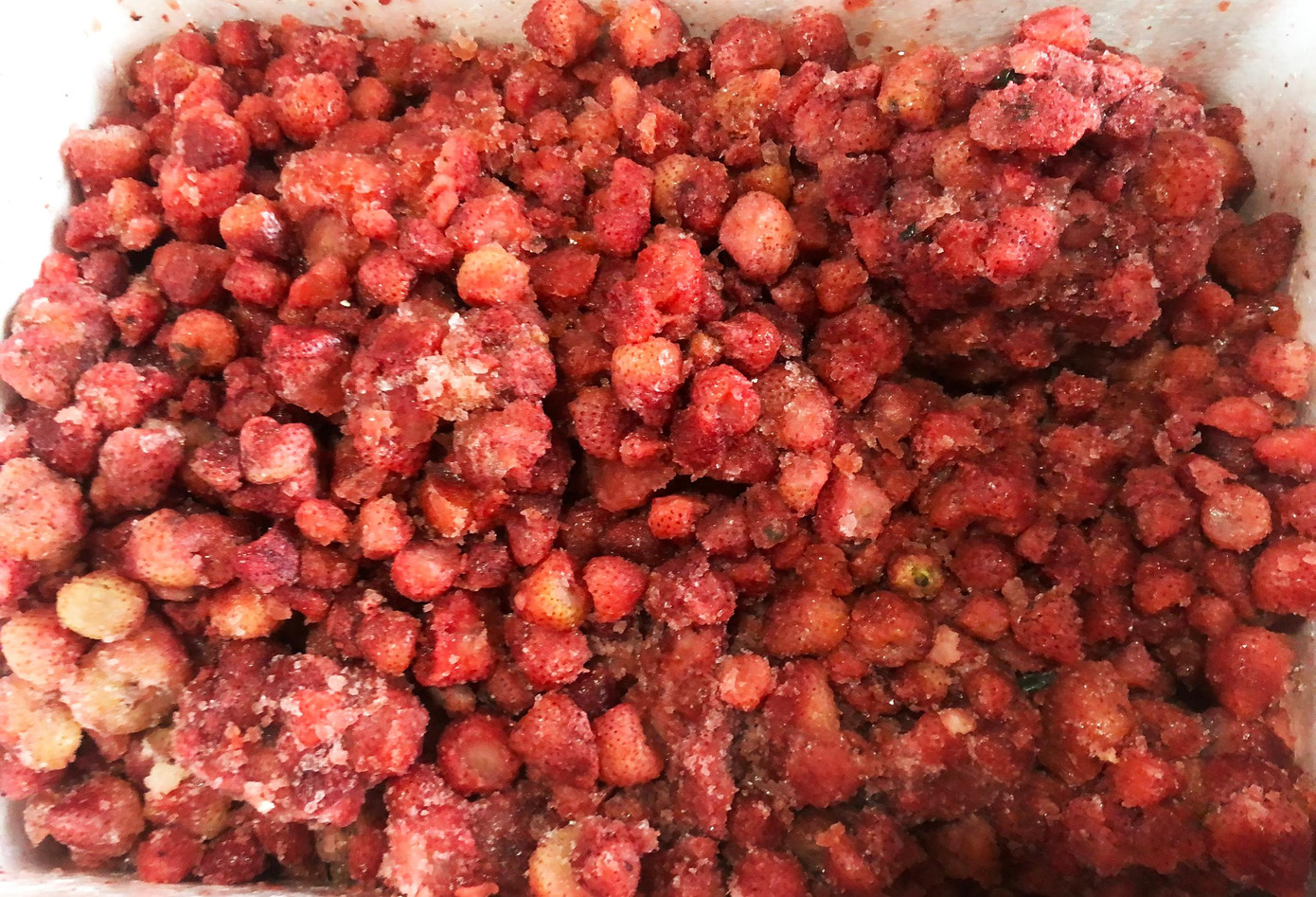 Dâu tây đông lạnh không rõ nguồn gốc, xuất xứ