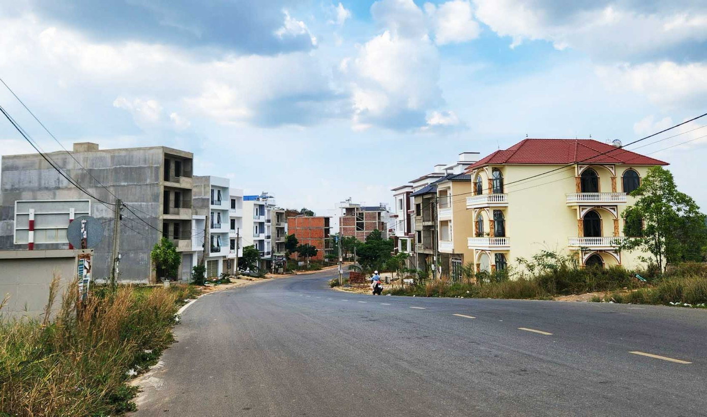 Nhiều công trình thuộc dự án Khu dân cư kế cận Khu công nghiệp Lộc Sơn không phù hợp với kiến trúc theo quy hoạch chi tiết. Nhiều công trình thuộc dự án Khu dân cư kế cận Khu công nghiệp Lộc Sơn không phù hợp với kiến trúc theo quy hoạch chi tiết.